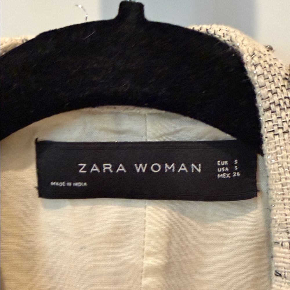Zara Woman Textured Beige and Black Vest - Picture 2 of 5